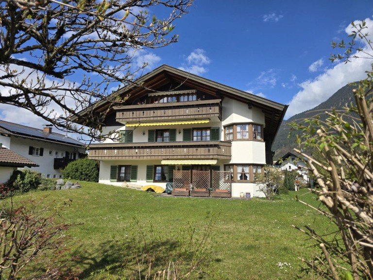 Herzlich Willkommen! Garmisch-Partenkirchen Terrassenwohnung Wohnen mit Wohlf�hlfaktor: 2-Zimmer-Wohnung plus Hobbyraum, zentral gelegen, Bergblick , sehr ruhig