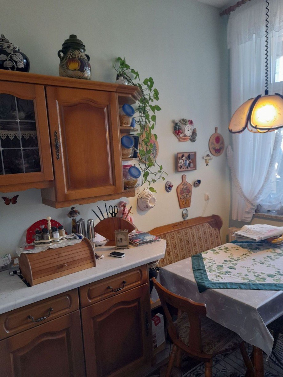 Gem�tliche K�che mit Zugang zum Balkon Mehrfamilienhaus Auerbach im Vogtland