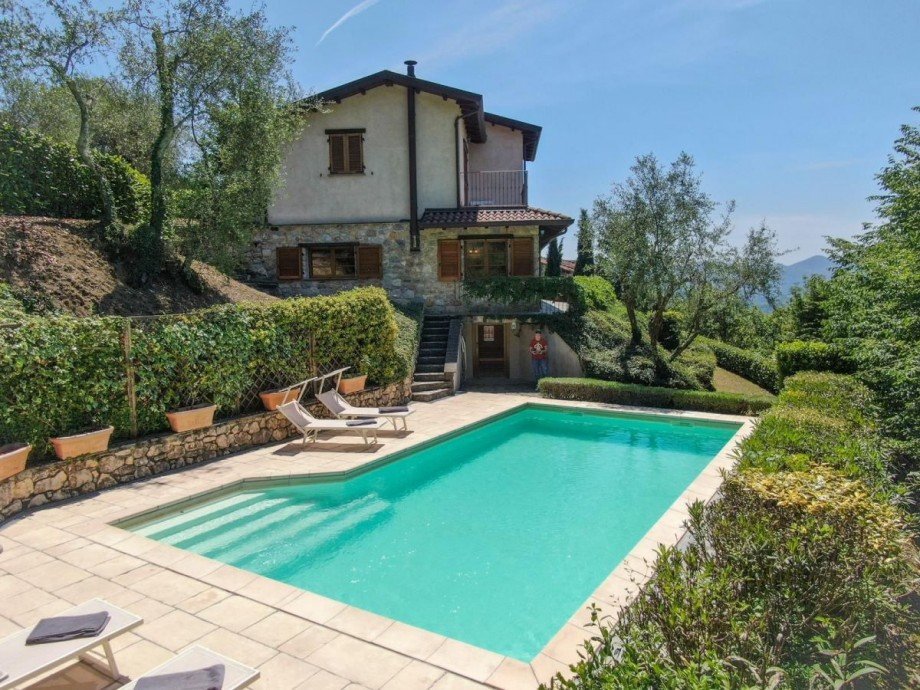 Gro�z�giger Pool Villa Magliano