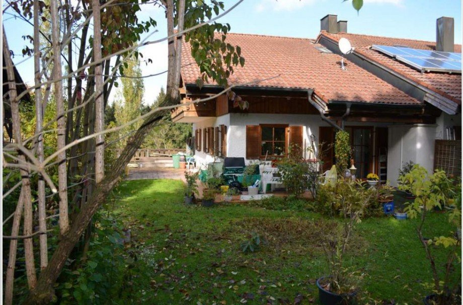 Eingewachsener, ruhiger Garten Terrassenwohnung Murnau am Staffelsee