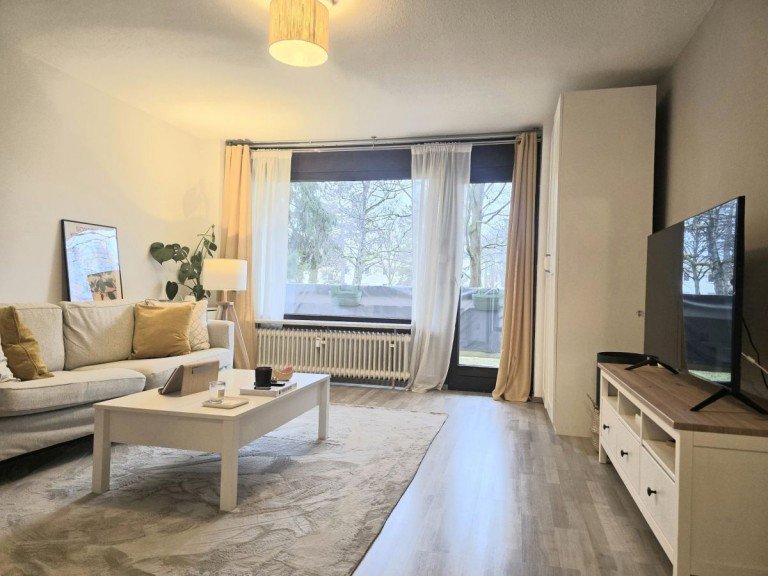 Helles, gro�z�giges Schlafen und Wohnen Germering Erdgeschosswohnung ***Reserviert! Notarieller Kaufvertrag in Ausarbeitung***: Apartment in sch�ner, sonniger Wohnanlage