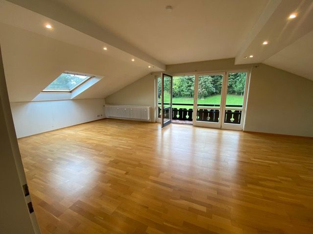 Wohnzimmer unm�bliert Dachgeschosswohnung Murnau am Staffelsee