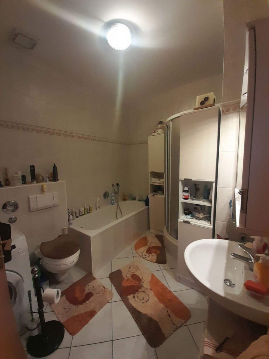 Bad mit Badewanne und Dusche Mehrfamilienhaus Auerbach im Vogtland