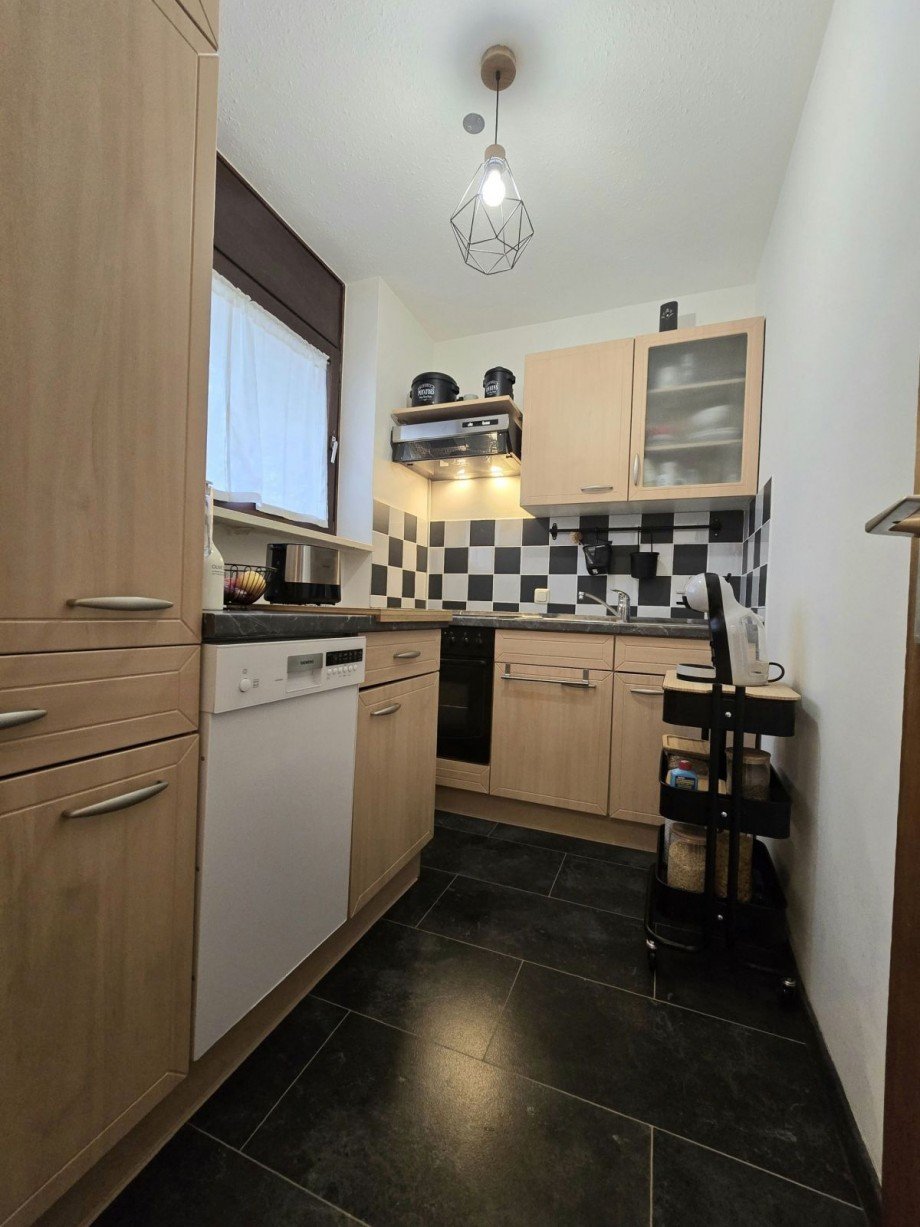 Neuwertige K�che mit Fenster Erdgeschosswohnung Germering