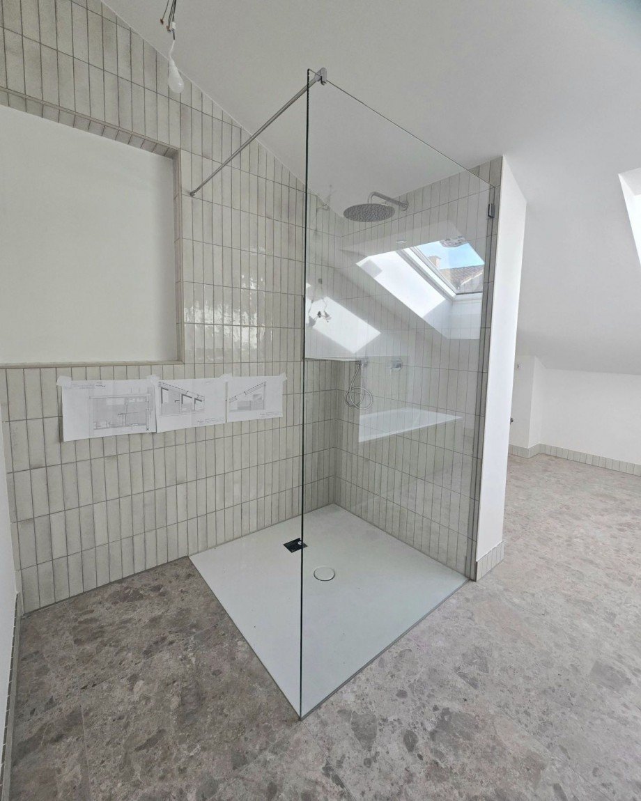 XXL Glas- Dusche mit bodengleichem Ablauf Penthousewohnung Murnau am Staffelsee
