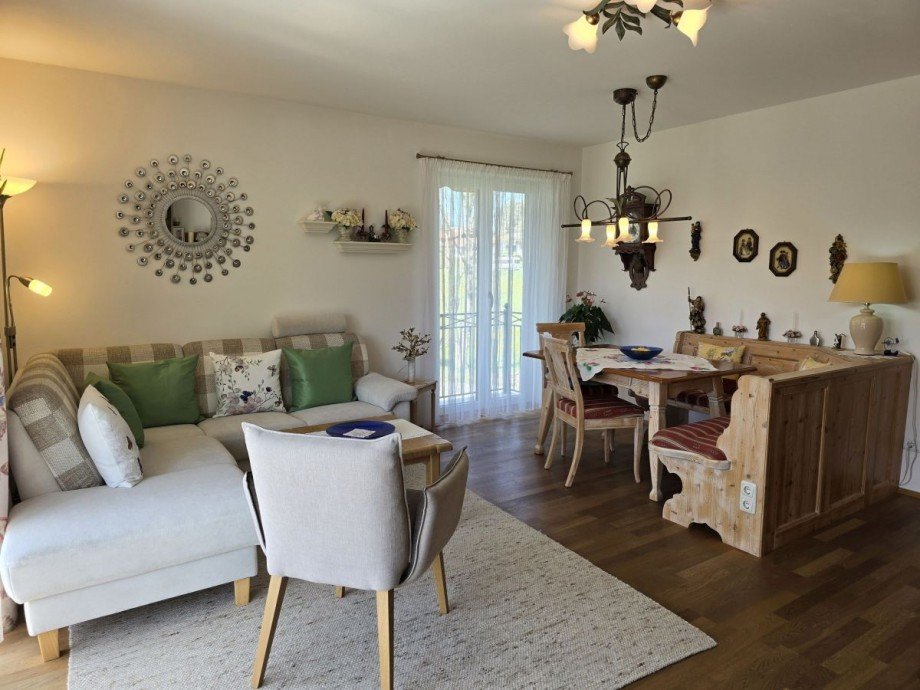 Wohnbereich, lichtdurchflutet und gro�z�gig Etagenwohnung Murnau am Staffelsee